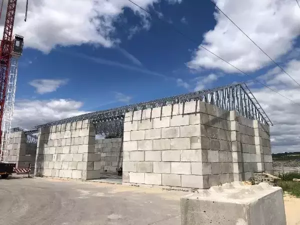 W boksach betonowych można gromadzić surowce i odpady