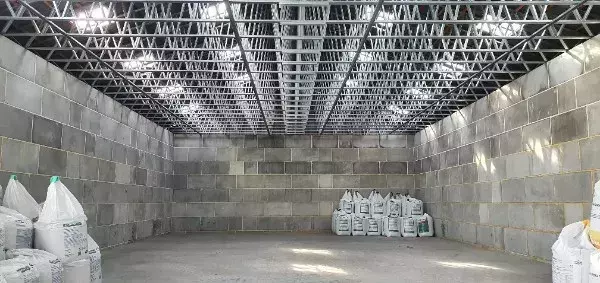 Pokrycie wiaty może być wykonane z blachy lub innego materiału.