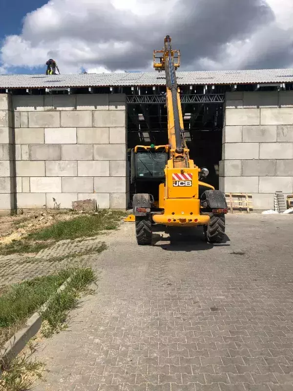 Konstrukcja wiaty czy hali jest dopasowana do warunków atmosferycznych.