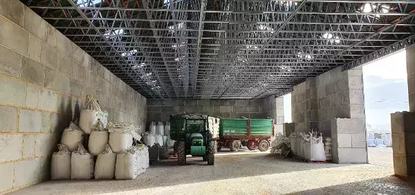 Rodzaj konstrukcji zależy od technologii lub klienta.