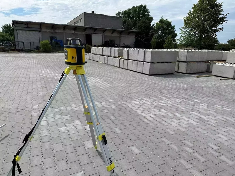 Ściana musi być wypoziomowana i&nbsp;ustabilizowana.