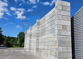 ściana oddzielenia przeciwpożarowego z klocków betonowych